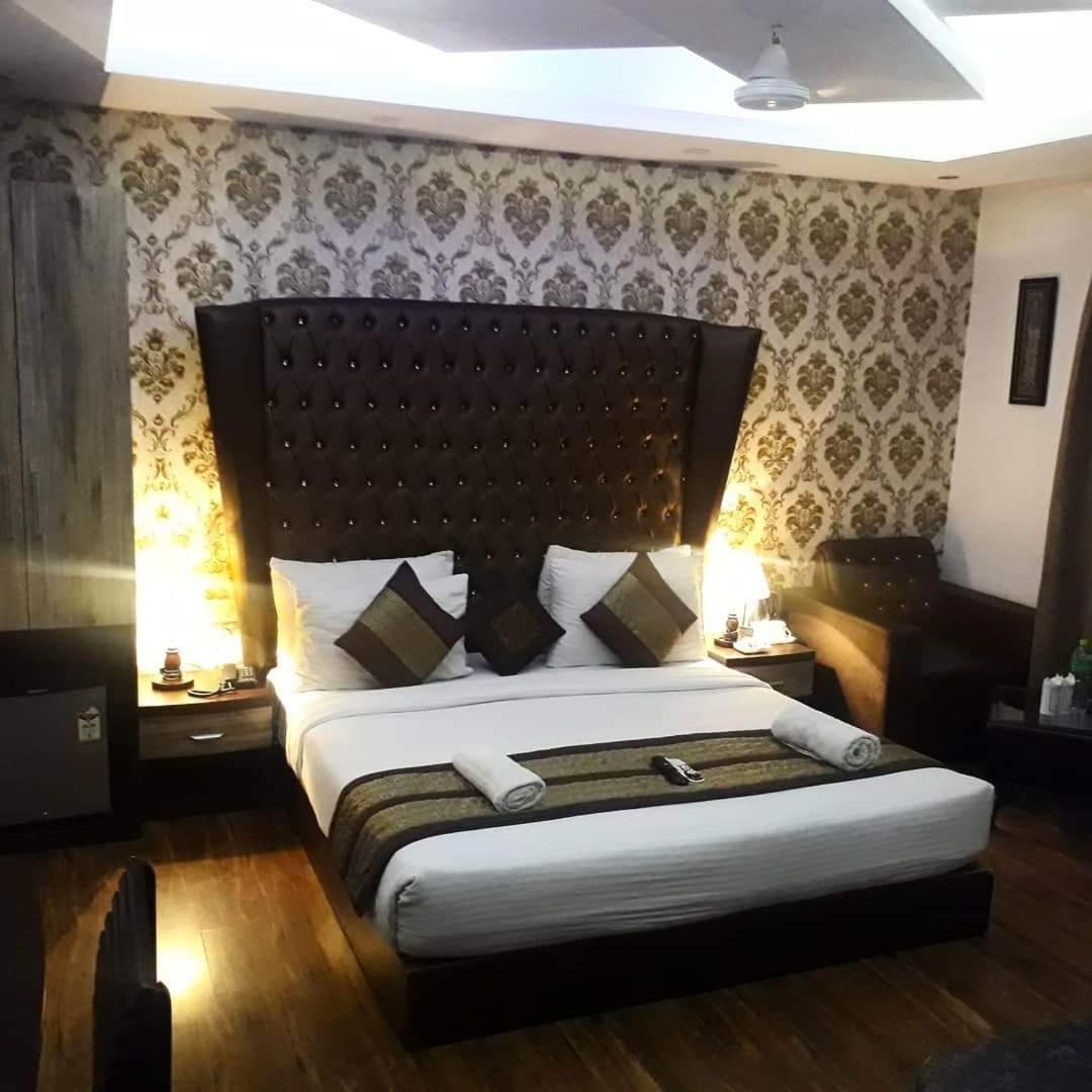 Hotel Waterfall Дели Экстерьер фото