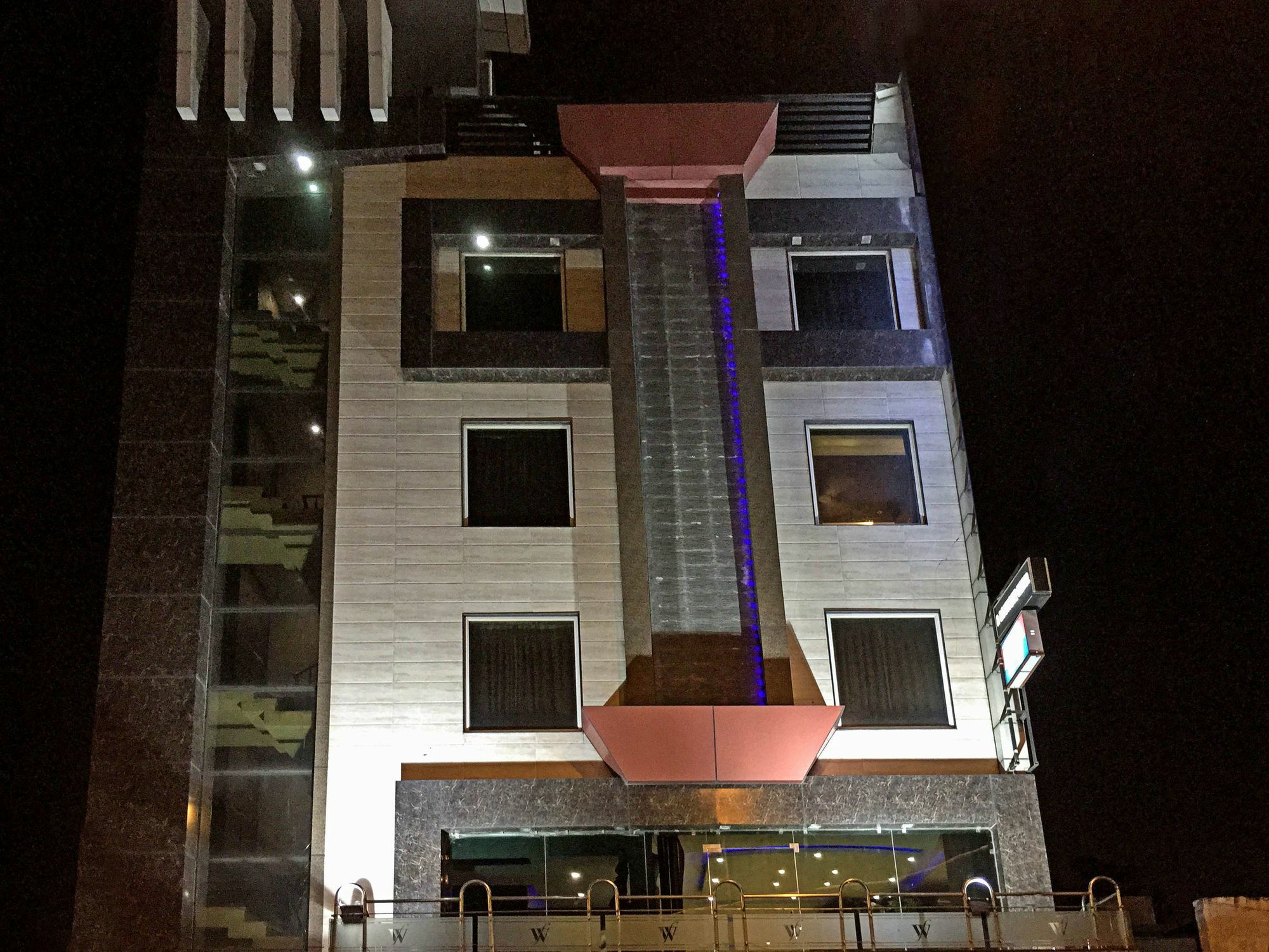 Hotel Waterfall Дели Экстерьер фото